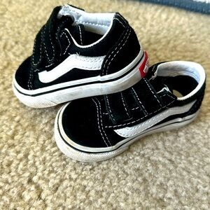 Vans Toddler Old Skool Size 4 Sneakers